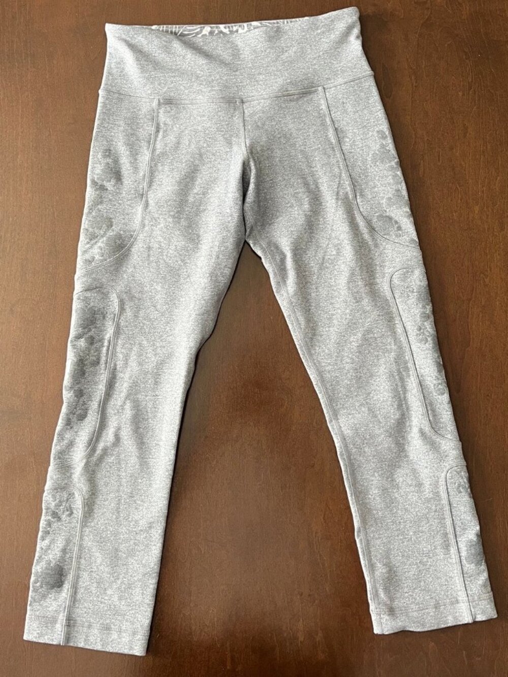 Unique Lululemon Gray Floral Silicone Print Crop Leggings Size 6